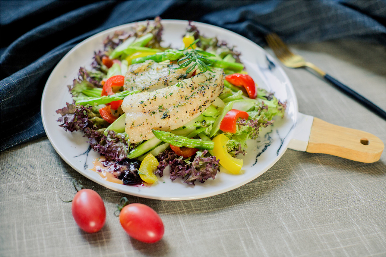 “秋冻”“贴秋膘”有讲究！专家回应秋季养生热门话题